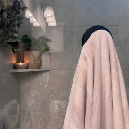 Instant Grip Suction Hooks for Easy Hanging and Organization